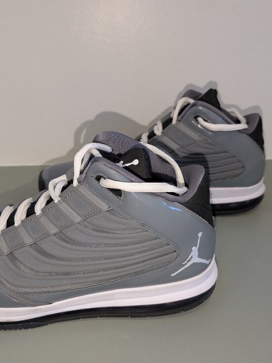 Nike Men\'s Jordan Big UPS Cool Grey Sneakers Size 13 - 467893-002 main image 5